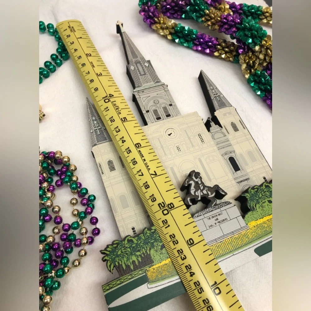 New Orleans, LA., Jackson Square, St. Louis Cathedral Minor Basilica . Souvenir - Picture 3 of 12